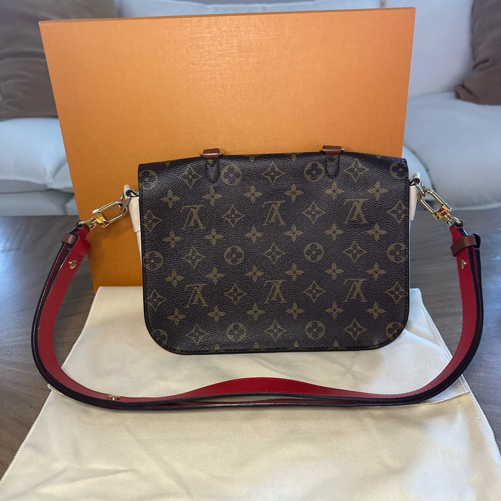 Louis Vuitton Monogram Vaugirard in Creme - Picture 2 of 16